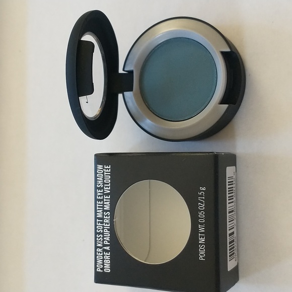 MAC Good Jeans Powder Kiss Soft Matte Eyeshadow - Picture 3 of 7
